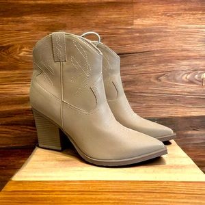 👢❤️❤️dropped price!!! Bridgett Blush Mid Western Boot -Altar’d State NWT👢